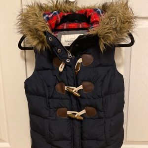 Vest Abercrombie & Fitch Size S blue color